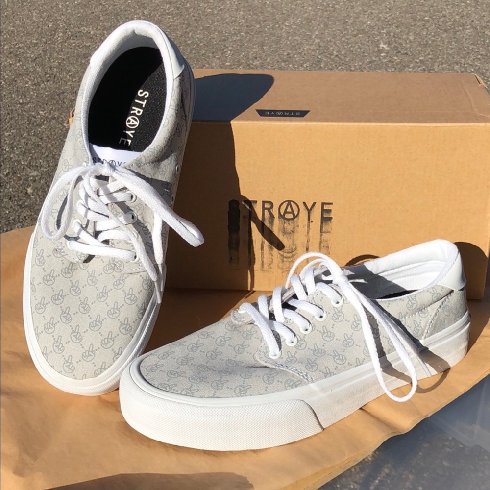 Zumiez Straye Grey Birdie Canvas Sneaker - Picture 1 of 5